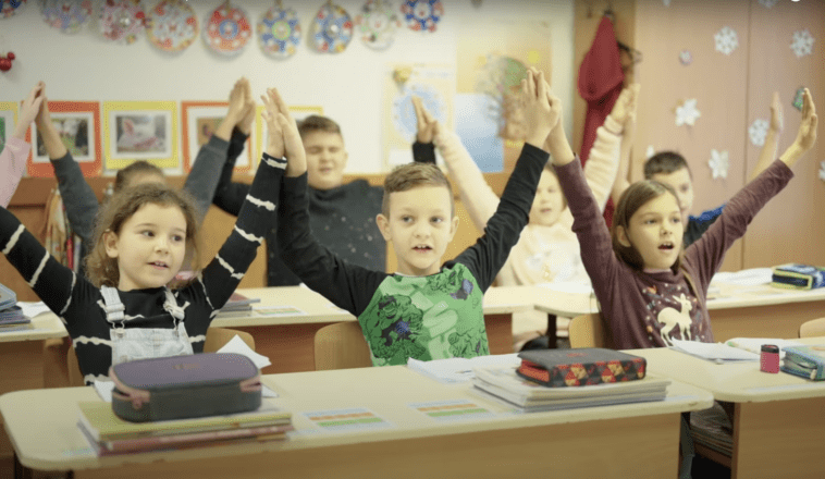 Presser Gábor csodálatos dala szól a mátészalkai iskolában