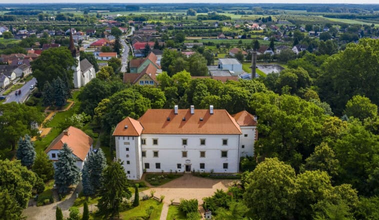 Időutazás és családi kalandok Vaján