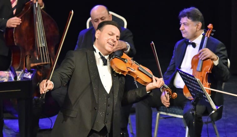 Állva tapsolt a közönség Mága Zoltán koncertjén