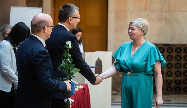 Apáczai Csere János-díjat kapott Borsos Tamásné