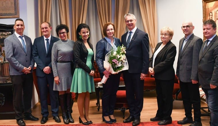 Elismerésre méltó, emberfeletti munkát végeznek a szociális szakemberek