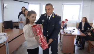 Rajzokon keresztül üzennek a gyermekek