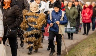 Esketés, alakoskodás Panyolán – Elűzték a telet