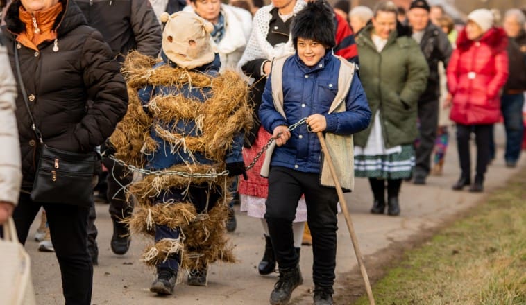 Esketés, alakoskodás Panyolán – Elűzték a telet