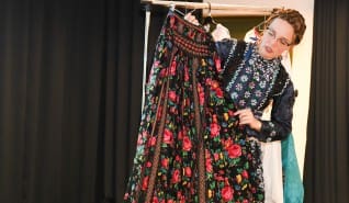 Holland Marcsi népviselet kiállítása a Dienes Galériában
