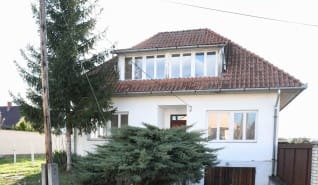 Eladó családi ház: Nyár utca 5.