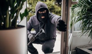 Üres lakás? Teli zsebek! – A tolvajok is nyaralnak, csak máshogy!