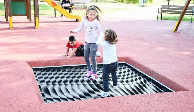 Mosolyok a trambulinon