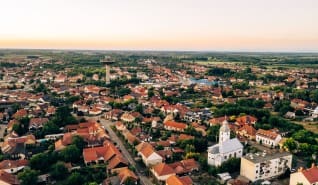 Eladó az önkormányzat Nyár utcai ingatlana