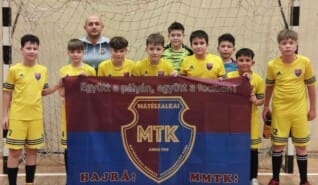 Kiszakadt a gólzsák