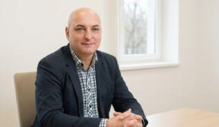 Az emberek elégedettsége, a fejlesztés és a rendezett környezet motiválja