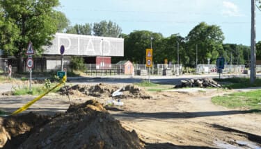 Épül a körforgalom