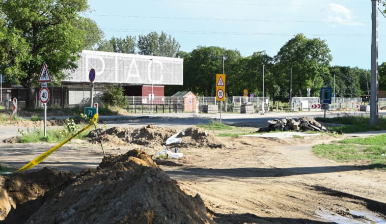 Épül a körforgalom